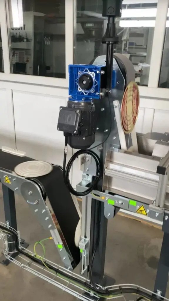 Lid turner with lid