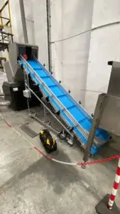 Transportador de banda inclinado instalacion en fabrica